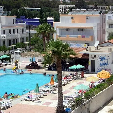 호텔 Peters Kool Pool Apts