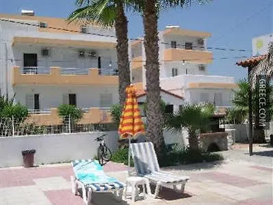 Peters Kool Pool Apts 호텔 2*