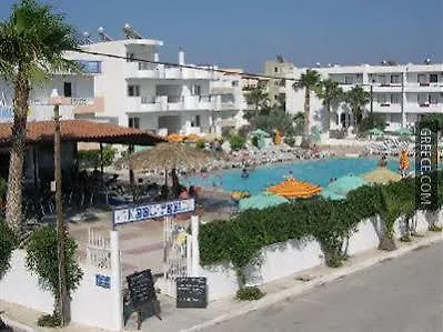 호텔 Peters Kool Pool Apts 2*